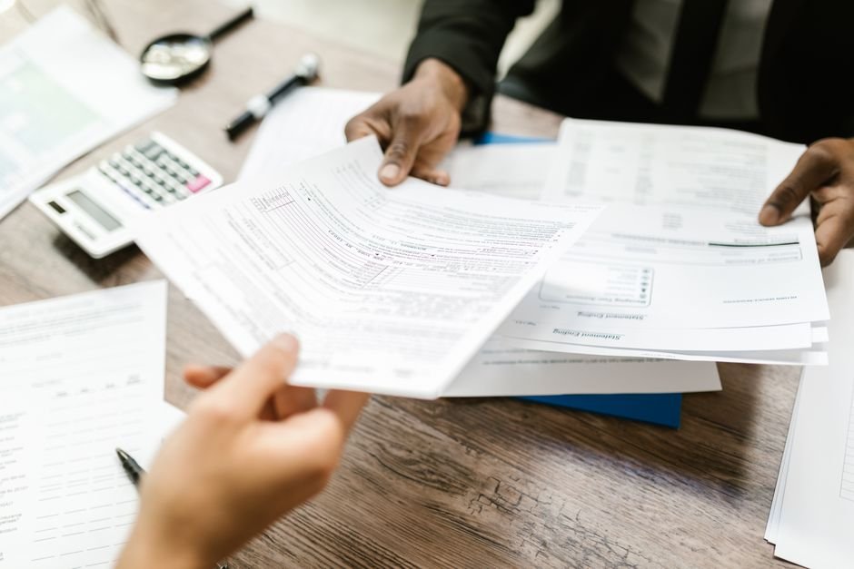 Service officer helping a veteran with a VA Form 21-4142 medical release